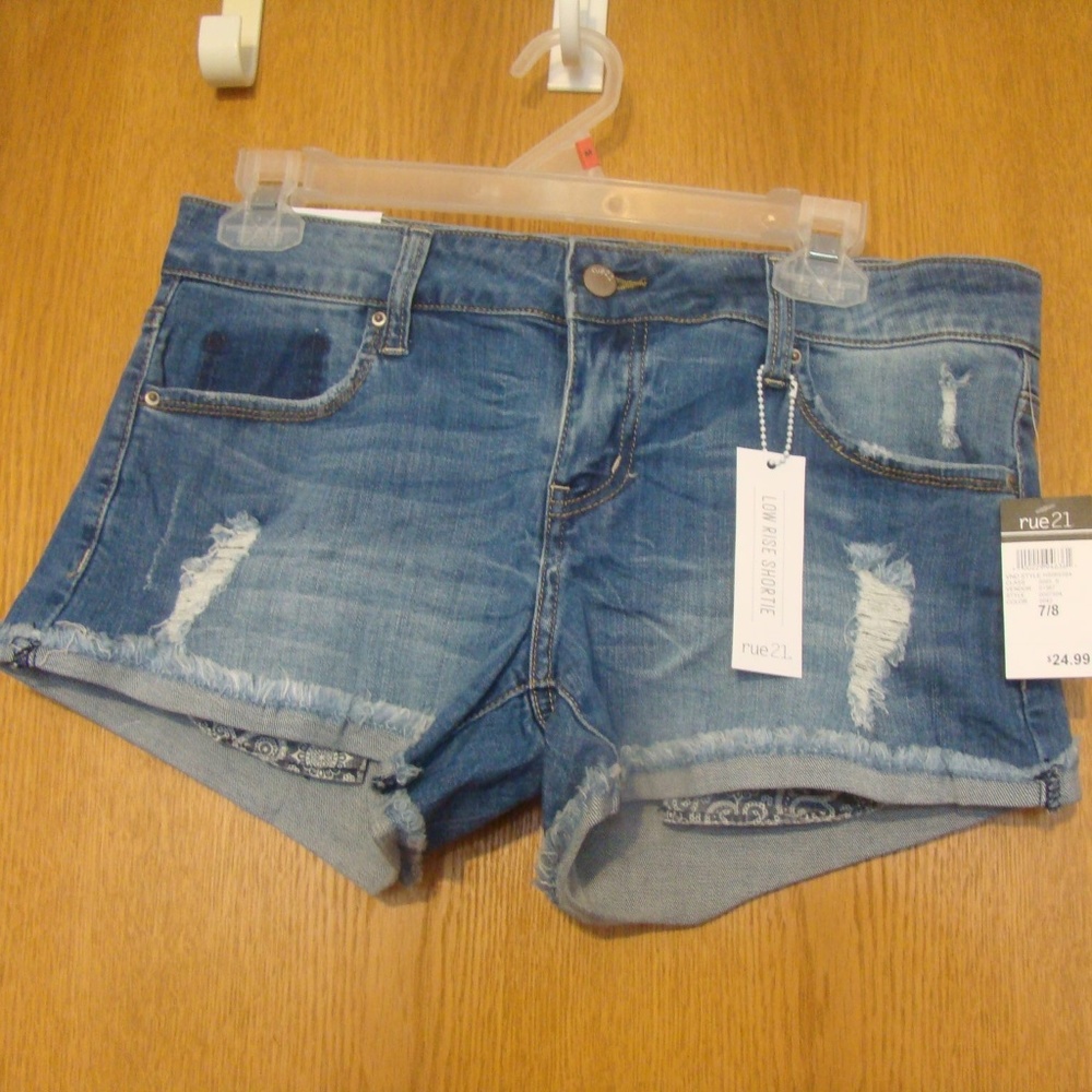RUE21 Distressed Shorts Size 7/8 NWT